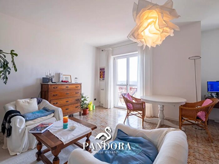 Appartamento con 5 locali in vendita in Via Cavalieri di Vittorio Veneto, Angera