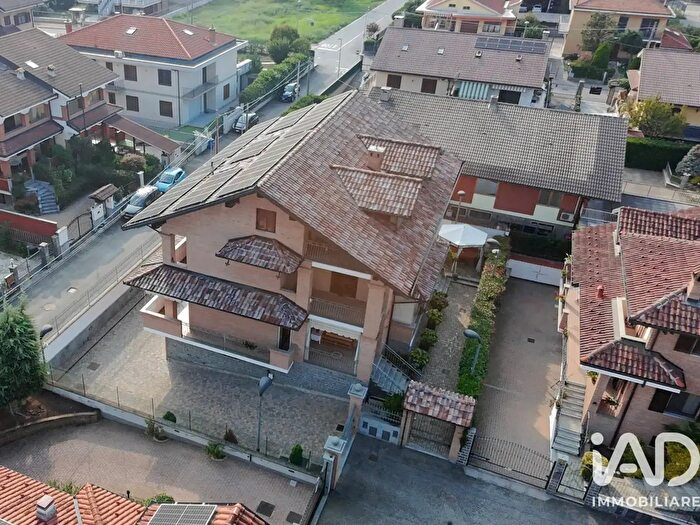 Casa con 8 locali in vendita in Via Padova, Volpiano