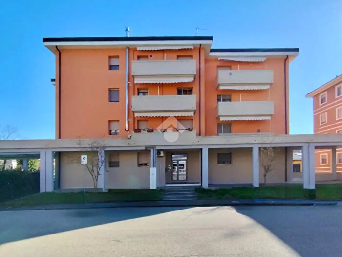 Appartamento con 5 locali in vendita in Via Alcide De Gasperi, Luzzara