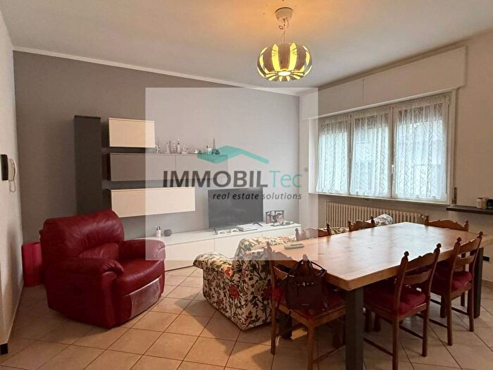 Appartamento in affitto in Via Manzoni, Rovello Porro