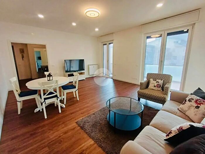 Appartamento trilocale in vendita in Via Cremona, Brescia