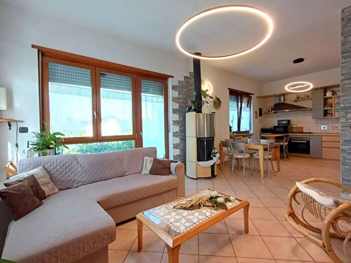Casa con 6 locali in vendita in Strada Corio, San Carlo Canavese