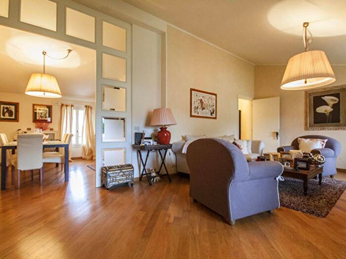 Appartamento quadrilocale in affitto in Piazza Henry Moore, Vittoria Apuana, Forte dei Marmi