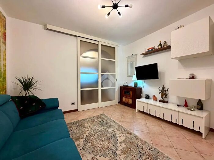 Casa trilocale in vendita in Via Vittorio Veneto, Presezzo