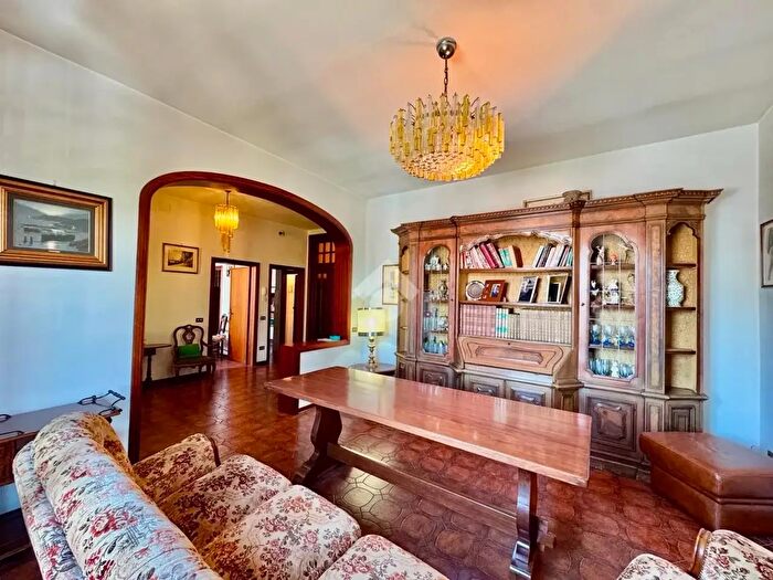 Casa con 5 locali in vendita in Via Statale, Quarrata