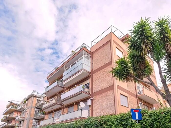 Appartamento trilocale in affitto in Via dei Radiotelegrafisti, Roma