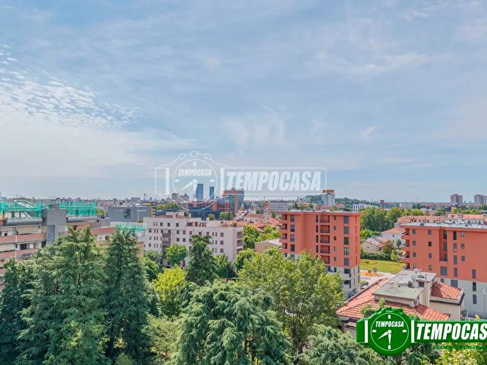 Appartamento quadrilocale in vendita in Via Sapri, Milano