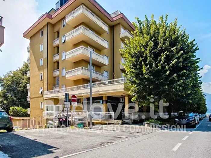 Appartamento trilocale in vendita in Viale Amendola, Luino