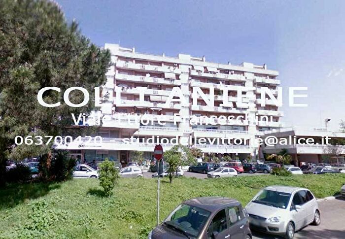 Appartamento trilocale in affitto in Viale Ettore Franceschini, Colli Aniene, Roma