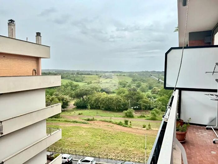 Appartamento quadrilocale in affitto in Via Giulio Cesare Cordara, Roma