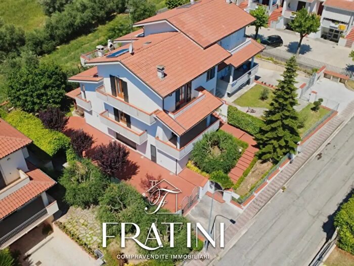 Casa con 7 locali in vendita in Via Fonte Monsignore, Ancarano