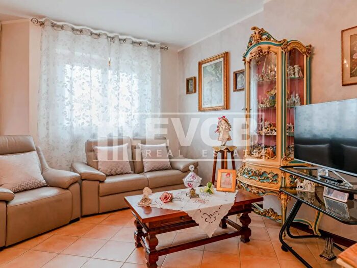 Appartamento trilocale in vendita in Via San Marchese, Venaria Reale