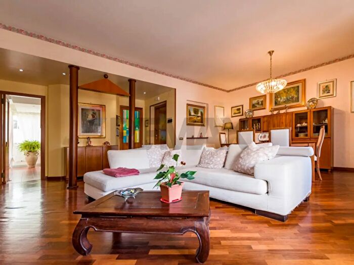 Appartamento con 5 locali in vendita in Via Guido Cavalcanti, Palermo