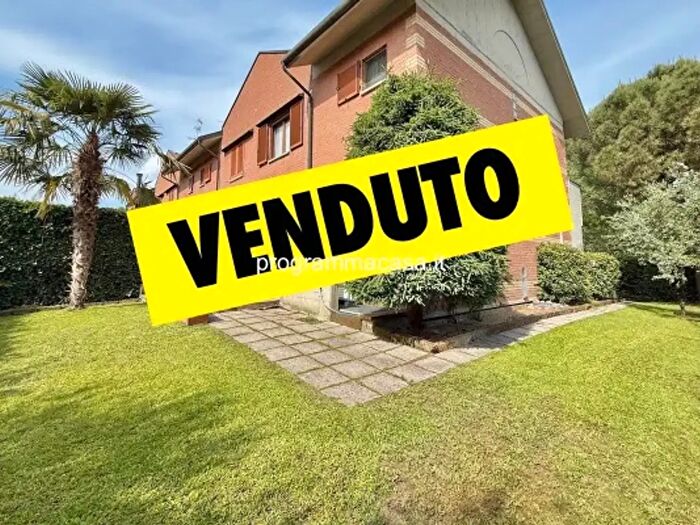 Casa quadrilocale in vendita in Via Olona, Segrate