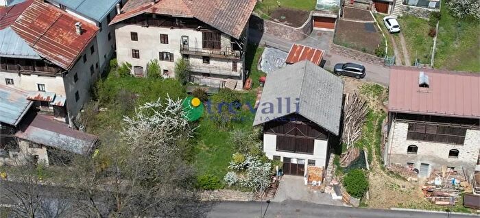 Casa con 9 locali in vendita in Male