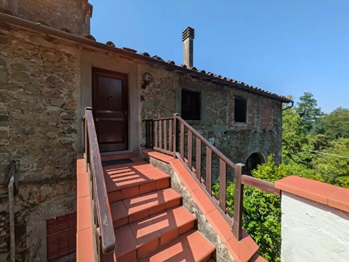 Appartamento con 8 locali in vendita in Coreglia Antelminelli