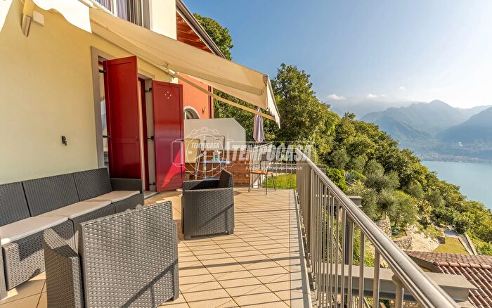 Appartamento bilocale in vendita in Via delle Sirene, Parzanica