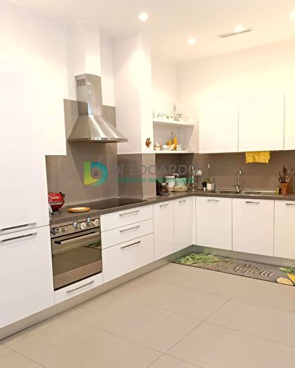 Appartamento con 7 locali in vendita in Via Ruetta Scarafoni B, Giulianova
