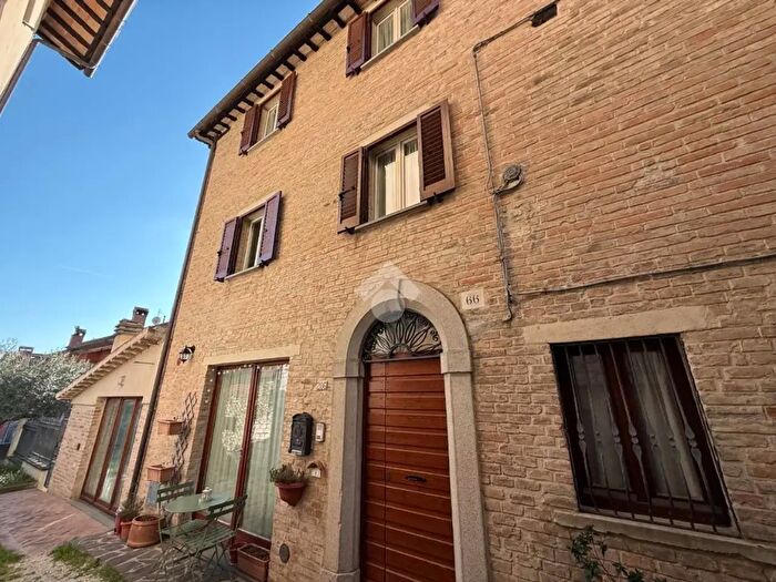 Casa con 6 locali in vendita in Via di Porta Romana, Gubbio