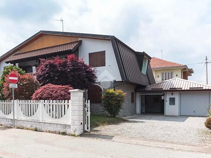 Casa con 7 locali in vendita in Via Gavazza, Cirie