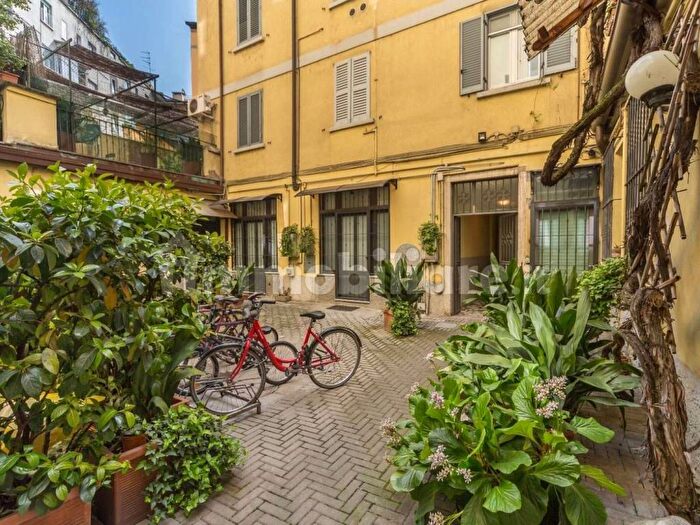 Appartamento monolocale in affitto in Via San Calocero, Corso Genova, Milano