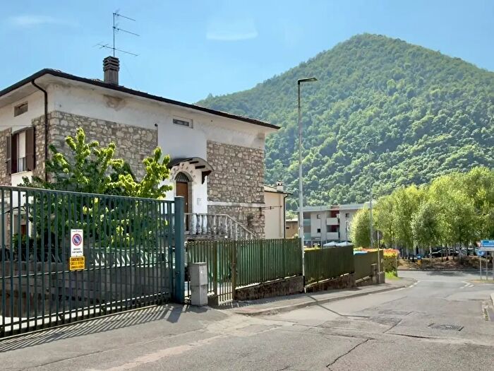 Appartamento quadrilocale in vendita in Via Francesco Crispi, Sarezzo