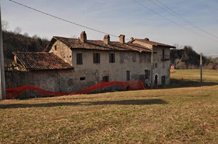 Casa con 6 locali in vendita in Dogliani