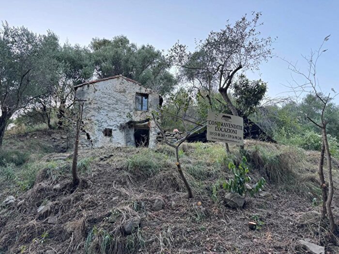 Casa quadrilocale in vendita in Via Val dOlivi, Sanremo
