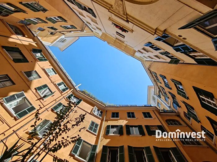 Appartamento con 12 locali in vendita in Piazza dell'Emporio, Roma