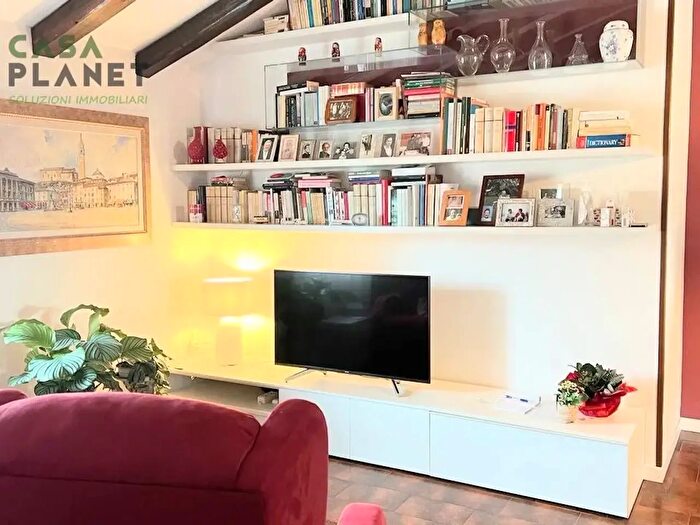 Appartamento con 6 locali in vendita in Via Europa Unita, Paese