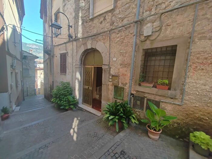 Appartamento con 7 locali in vendita in Vallecorsa
