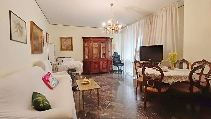 Appartamento con 5 locali in vendita in Cesare Battisti, Ferrara