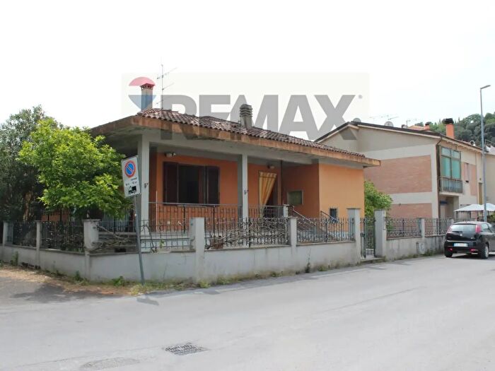 Casa con 10 locali in vendita in Via Botticelli, Poggibonsi