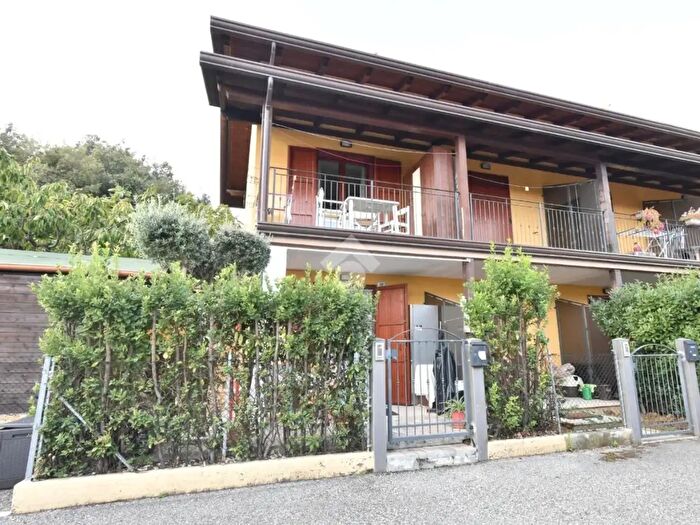 Casa trilocale in vendita in Via Cornacchiara, Borghi