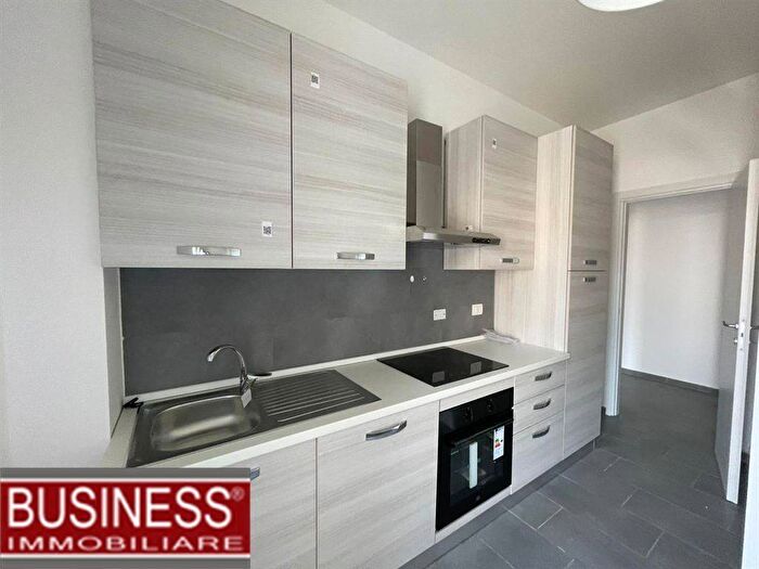 Appartamento quadrilocale in affitto in Via Fogazzaro, Montenero, Milano
