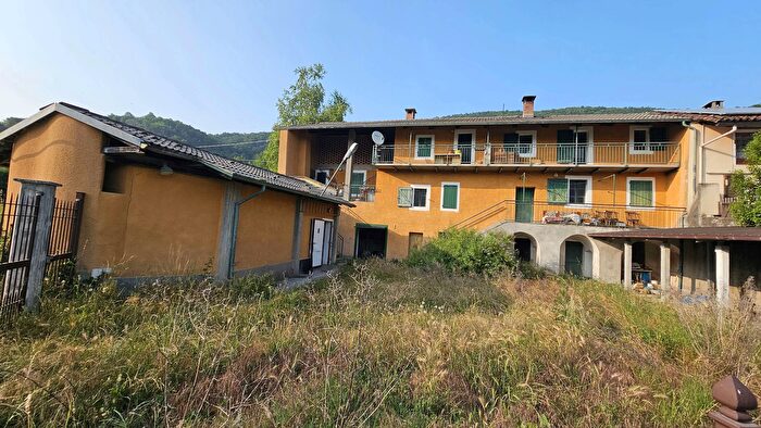Casa con 5 locali in vendita in Via Giaveno, Cumiana