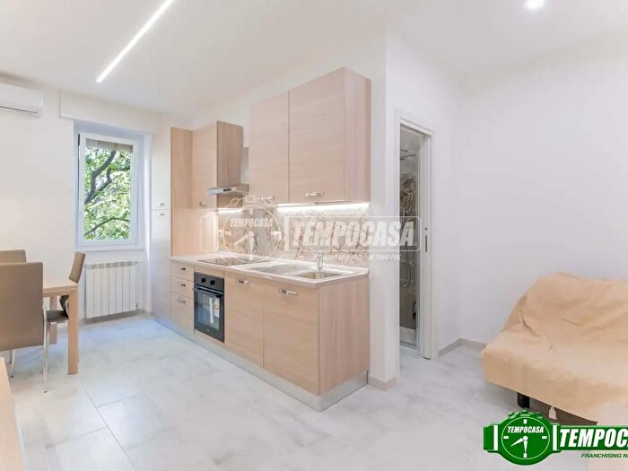 Appartamento bilocale in vendita in Viale Pisa, Milano