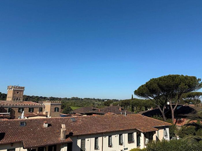 Casa quadrilocale in vendita in Via di San Tarcisio, Quarto Miglio, Roma