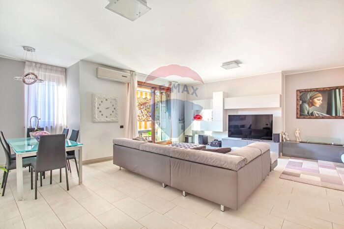 Appartamento trilocale in vendita in Via Giosuè Carducci, Sovico