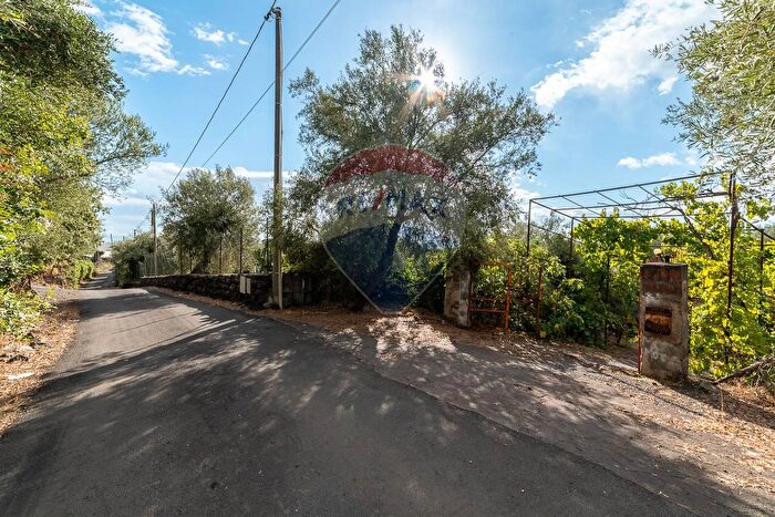Casa quadrilocale in vendita in Contrada Scagliola Snc, Belpasso