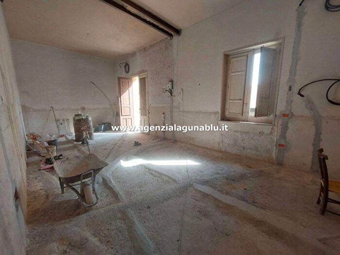 Appartamento trilocale in vendita in Via Salemi, Mazara Del Vallo