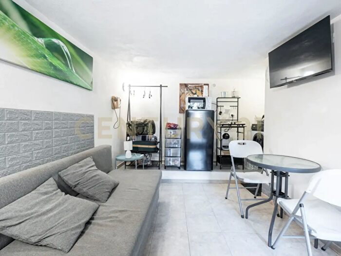 Appartamento bilocale in vendita in Via Livorno, Aci Castello