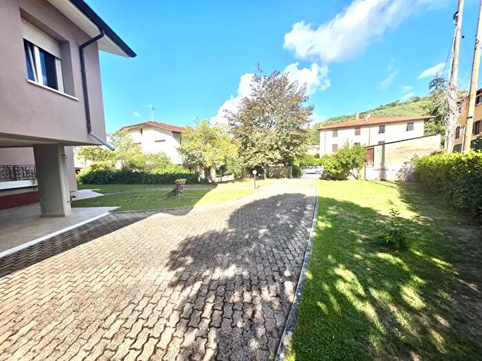 Casa con 6 locali in vendita in Massarosa