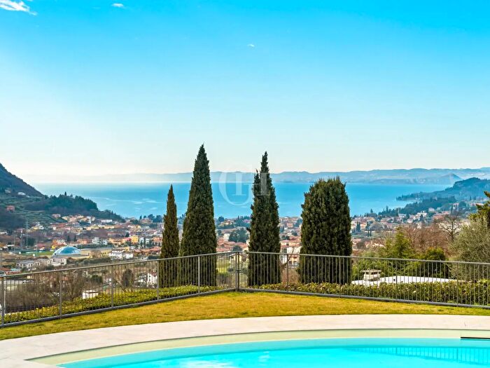 Appartamento trilocale in vendita in Costermano