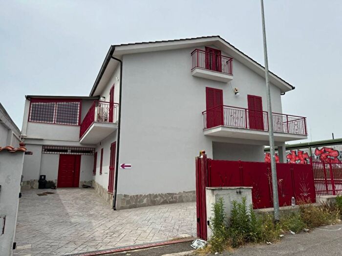 Appartamento con 6 locali in affitto in Via Roberto Paribeni, Anagnina, Roma