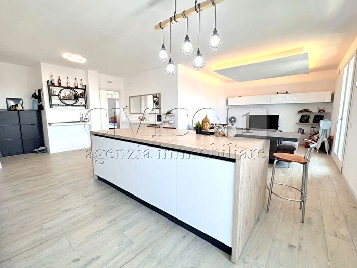 Appartamento con 5 locali in vendita in Via Bettine, Saccolongo