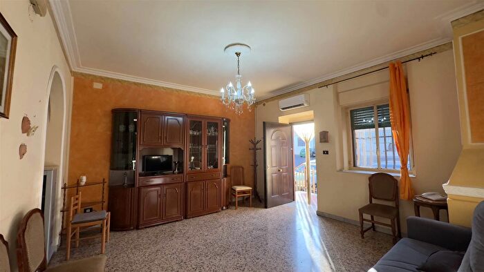 Appartamento con 6 locali in vendita in Via Toselli Scordia, Scordia