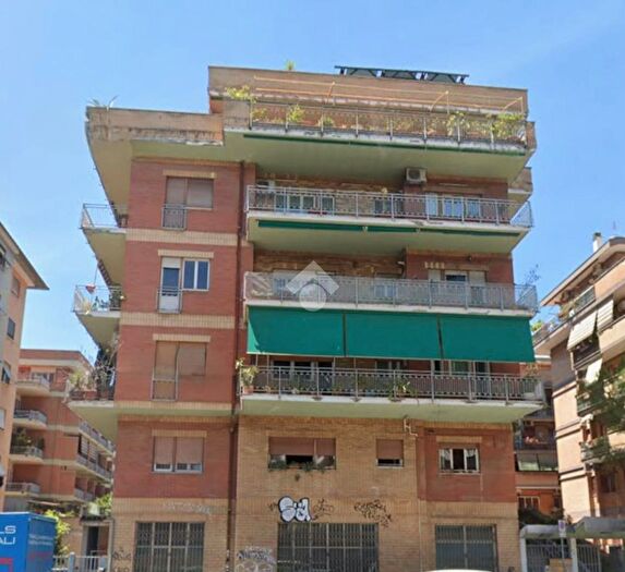 Appartamento trilocale in vendita in Via della Magliana Nuova, Roma
