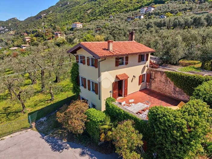 Casa quadrilocale in vendita in Via Palazzina, Malcesine