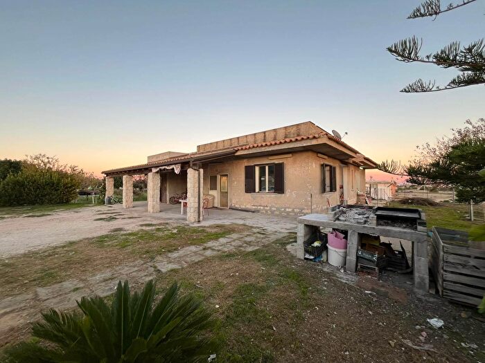 Casa con 6 locali in vendita in Via degli Ulivi, Pachino